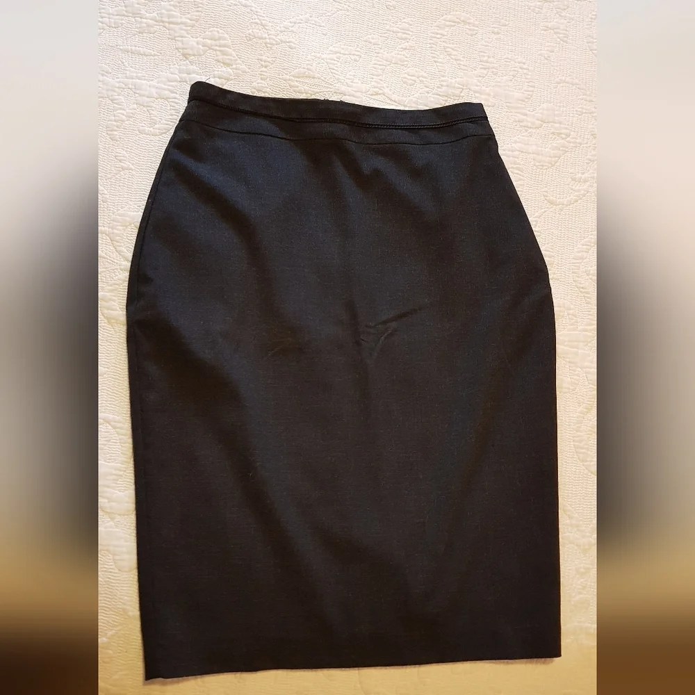 Luxurious Portmans Status ladies suit 6-8 - Picture 3 of 11